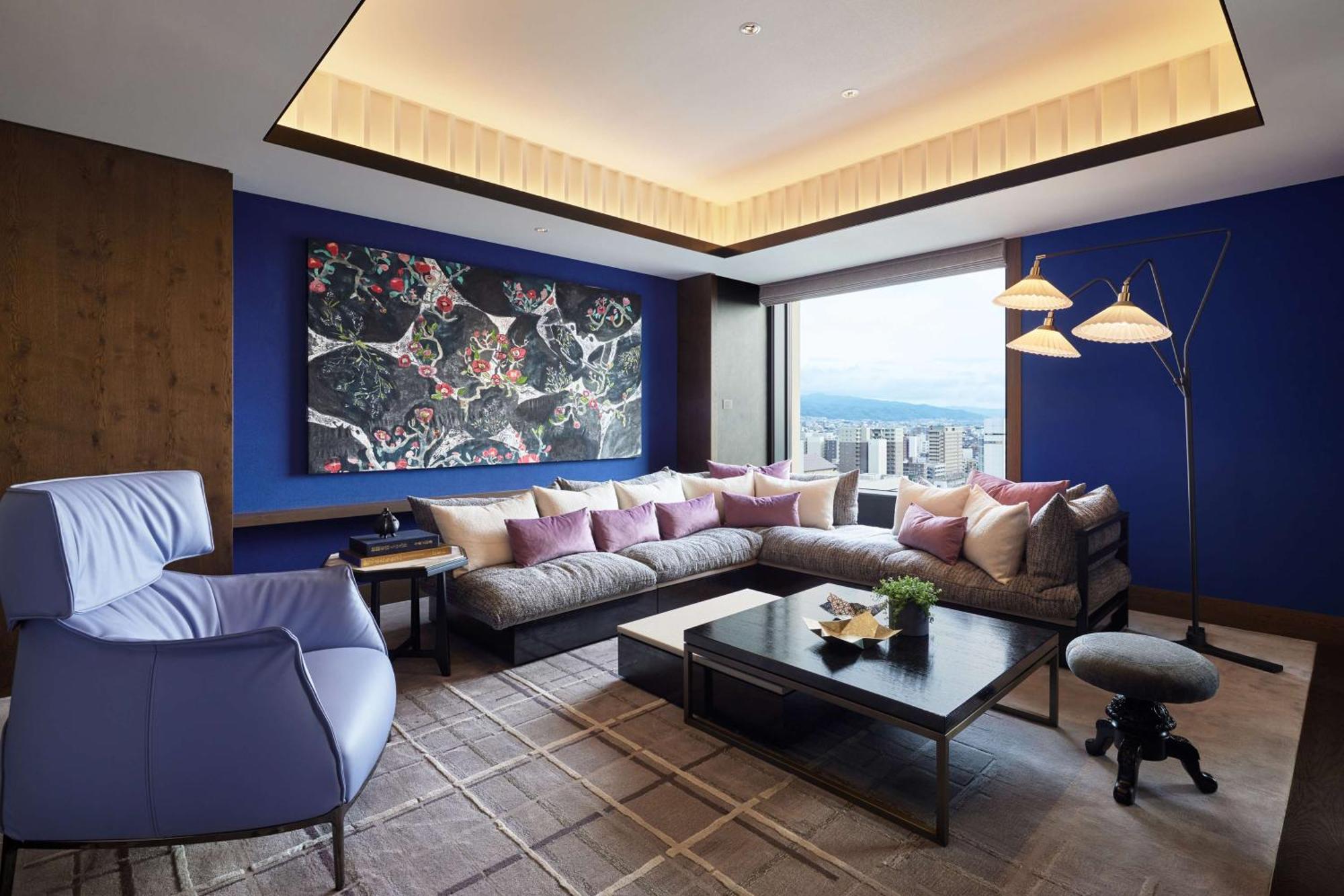 金泽凯悦尚萃酒店 外观 照片 A living room at the Ritz-Carlton, Osaka